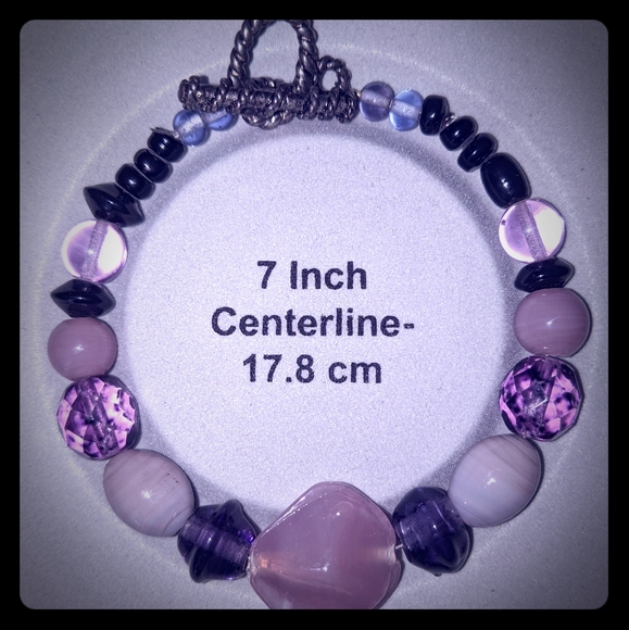 Handcrafted lilac/purple beads bracelet - Picture 1 of 2